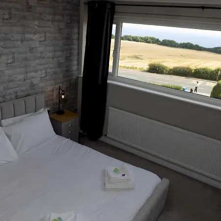 Pass The Keys Amazing 4 Bedroom Property- Hot Tub & Sea Views Nyaraló *