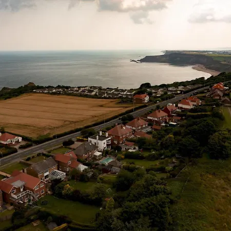 Pass The Keys Amazing 4 Bedroom Property- Hot Tub & Sea Views *