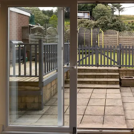 Pass The Keys Amazing 4 Bedroom Property- Hot Tub & Sea Views Scarborough
