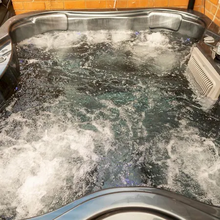 Дом отдыха Pass The Keys Amazing 4 Bedroom Property- Hot Tub & Sea Views Скарборо