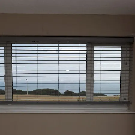 Pass The Keys Amazing 4 Bedroom Property- Hot Tub & Sea Views