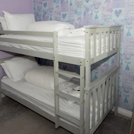 Pass The Keys Amazing 4 Bedroom Property- Hot Tub & Sea Views Nyaraló *